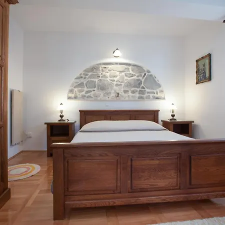 Vite Podgora (Split-Dalmatia)