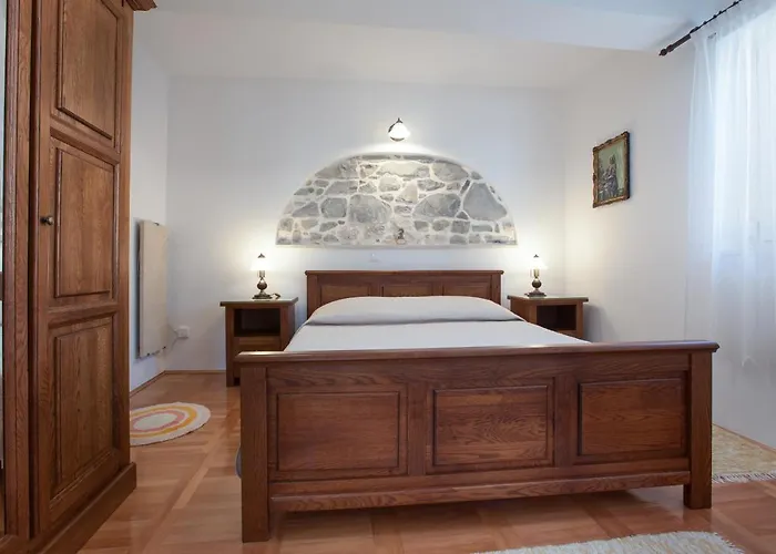 Vite Podgora (Split-Dalmatia)